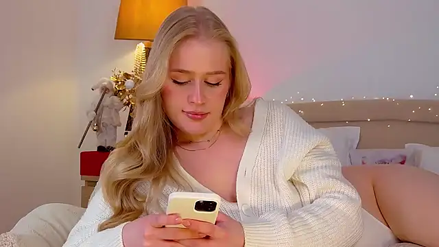 Snapshot of JuliaJaee chatting on December 30, 1:37 am JuliaJaee online show from December 30, 1:37 am