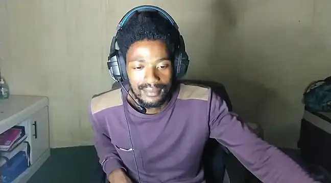 Snapshot of gldnmvsk_XO chatting on March 5, 8:53 pm gldnmvsk XO online show from March 5, 8:53 pm