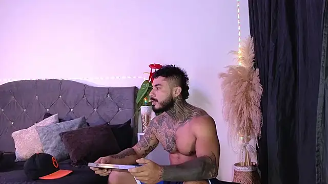 john cartter1 online show from April 2, 12:25 pm