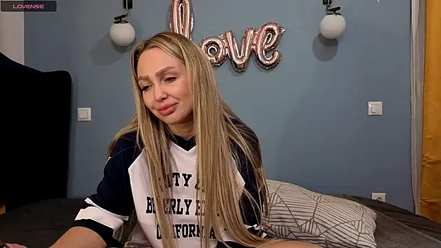 AnnaMaee online show from March 1, 8:21 pm