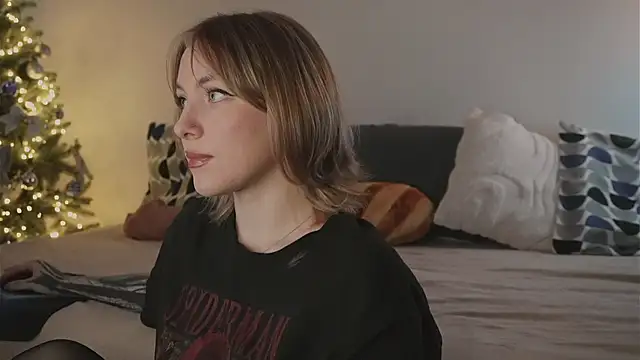 Snapshot of kris69kiss chatting on December 18, 2:45 pm kris69kiss online show from December 18, 2:45 pm