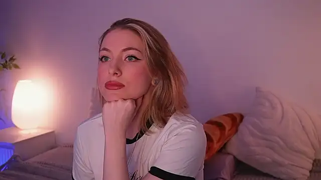 Snapshot of kris69kiss chatting on February 6, 1:03 pm kris69kiss online show from February 6, 1:03 pm