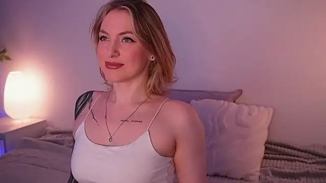 Snapshot of kris69kiss chatting on February 7, 1:04 pm kris69kiss online show from February 7, 1:04 pm