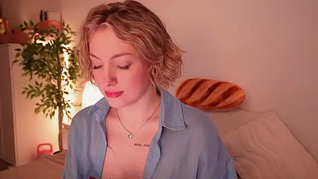 Snapshot of kris69kiss chatting on March 13, 1:07 pm kris69kiss online show from March 13, 1:07 pm