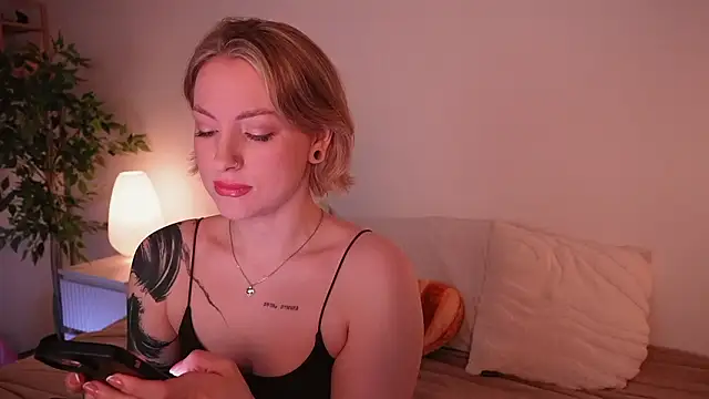 Snapshot of kris69kiss chatting on March 19, 1:04 pm kris69kiss online show from March 19, 1:04 pm