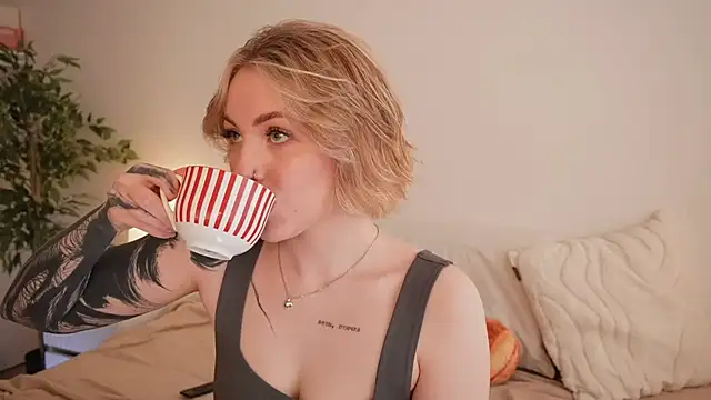 Snapshot of kris69kiss chatting on March 24, 1:27 pm kris69kiss online show from March 24, 1:27 pm