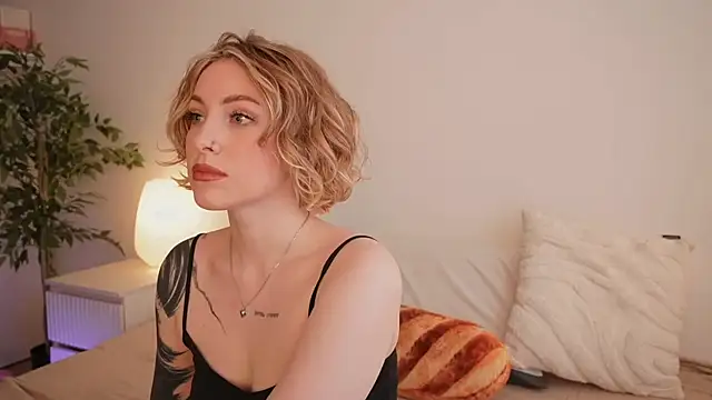 Snapshot of kris69kiss chatting on March 28, 1:33 pm kris69kiss online show from March 28, 1:33 pm