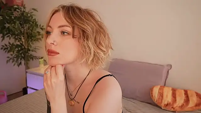 Snapshot of kris69kiss chatting on March 31, 1:22 pm kris69kiss online show from March 31, 1:22 pm