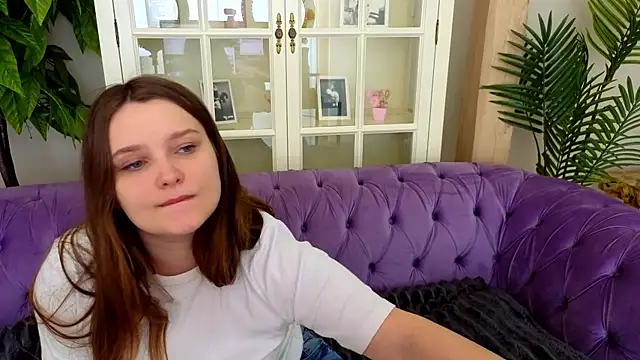 MagicPeachh  online show from May 6, 5:35 am
