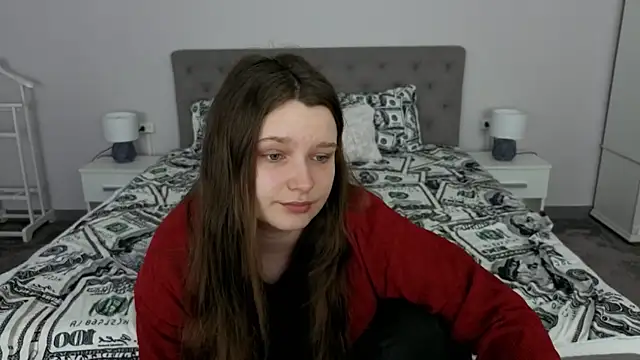 MagicPeachh  online show from May 8, 5:35 am