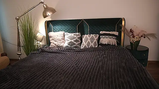 MagicPeachh  online show from May 13, 5:38 am