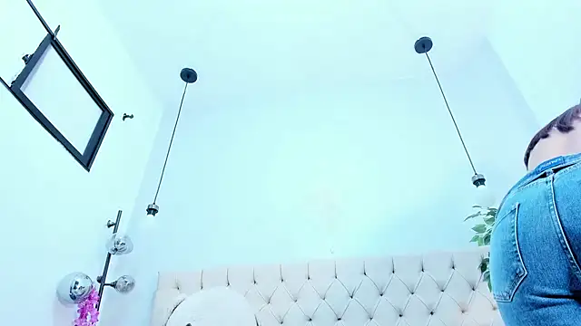 Victoria Coleman online show from November 17, 9:20 pm