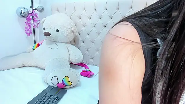 Victoria Coleman online show from January 9, 7:15 pm