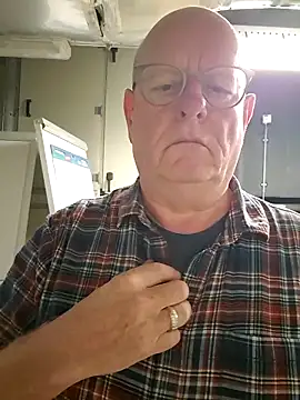 andrejoyfull64 online show from October 27, 1:59 pm