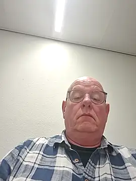 andrejoyfull64 online show from December 19, 7:26 am