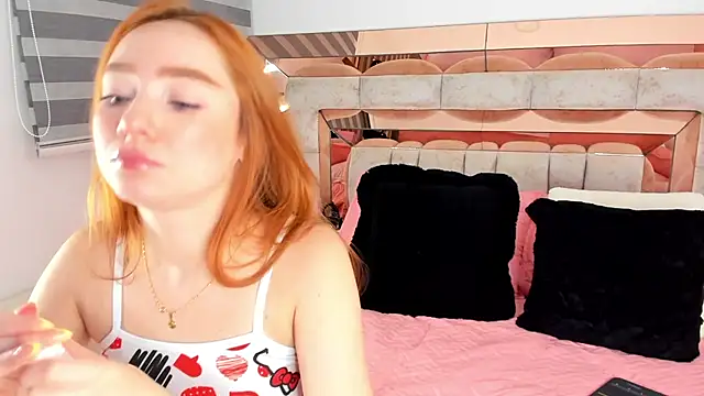 Snapshot of CamiiLovers chatting on March 27, 12:16 am CamiiLovers online show from March 27, 12:16 am