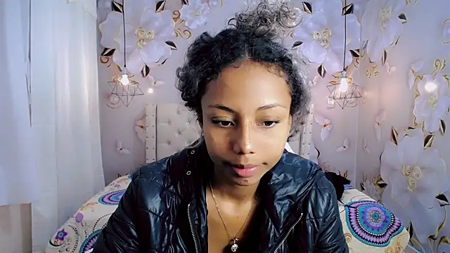 Snapshot of jasmin_brunette_ chatting on December 12, 12:01 pm jasmin brunette online show from December 12, 12:01 pm