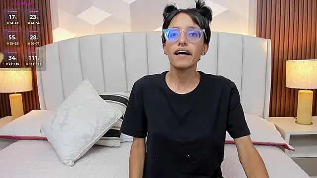 Snapshot of Marge_lasander chatting on October 4, 1:47 am Marge lasander online show from October 4, 1:47 am