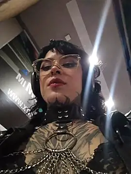taaylor33 online show from May 15, 11:45 pm