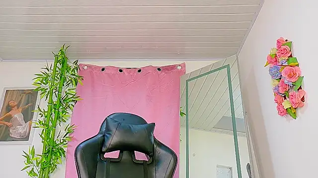 scarlet-jonesx online show from February 3, 8:30 am