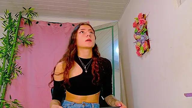 scarlet-jonesx online show from May 22, 12:51 am