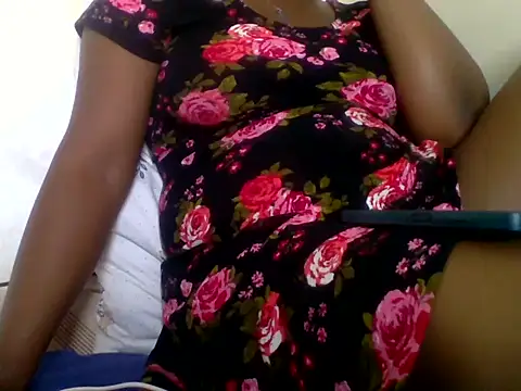 Snapshot of Hot-zeenah chatting on November 1, 8:16 am Hot-zeenah online show from November 1, 8:16 am