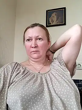 blondyaguar online show from December 17, 9:17 am