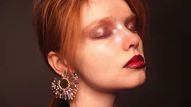 ginger hugs online show from January 4, 10:02 pm