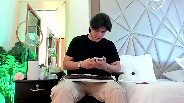 Snapshot of Karimferrer chatting on January 14, 8:41 am Karimferrer online show from January 14, 8:41 am
