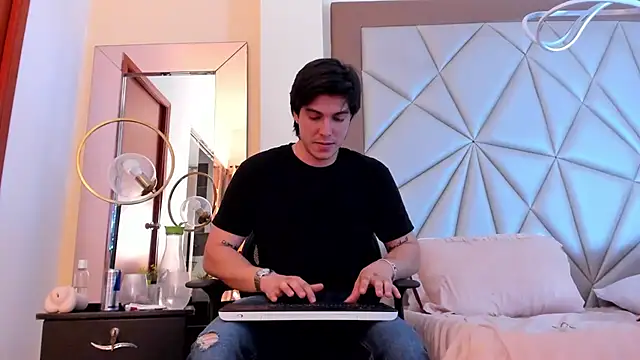 Snapshot of Karimferrer chatting on January 25, 7:49 am Karimferrer online show from January 25, 7:49 am