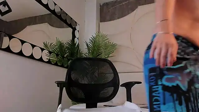 Karimferrer online show from October 7, 7:33 pm