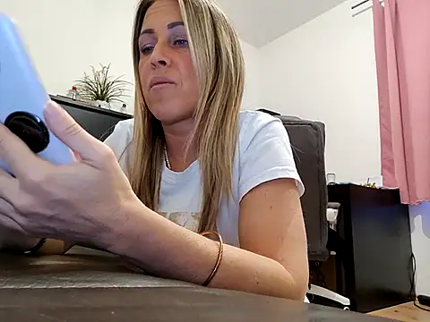 Snapshot of sweethotmilf888 chatting on March 18, 5:10 pm sweethotmilf888 online show from March 18, 5:10 pm