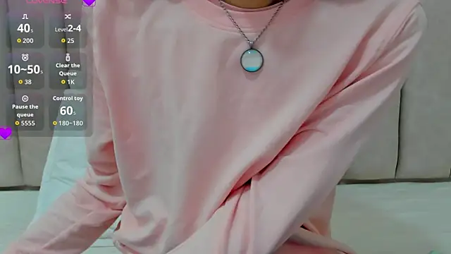 FreyaMoller online show from October 6, 7:00 pm