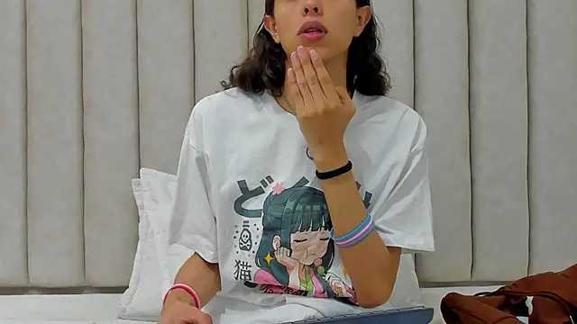 FreyaMoller online show from October 16, 7:15 pm