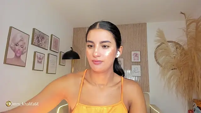 Snapshot of Kimm_khalifa chatting on February 13, 1:29 am Kimm khalifa online show from February 13, 1:29 am
