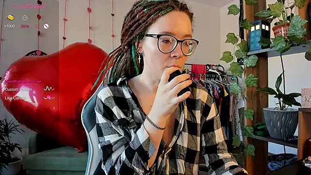 alisahug online show from February 19, 6:55 am