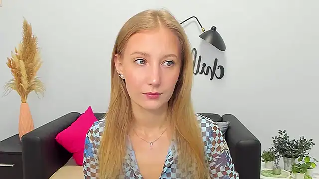 LolaWilsons online show from December 5, 7:28 am