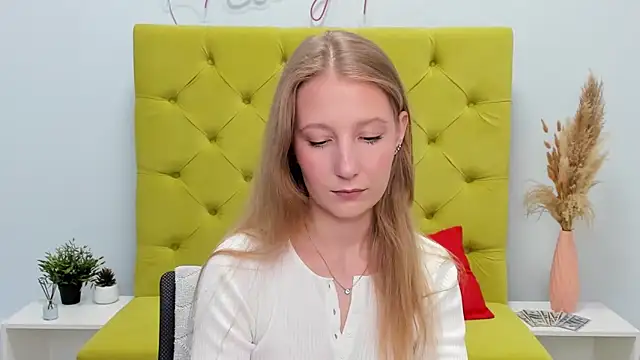 LolaWilsons online show from May 4, 8:21 am