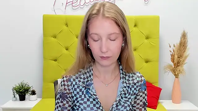LolaWilsons online show from May 11, 6:41 am