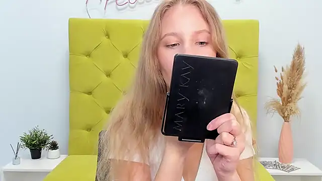 LolaWilsons online show from May 15, 6:31 am