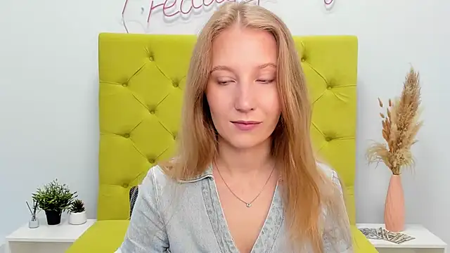 LolaWilsons online show from May 16, 10:36 am