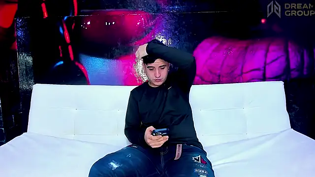 Snapshot of SlimLoves chatting on November 5, 9:48 pm SlimLoves online show from November 5, 9:48 pm