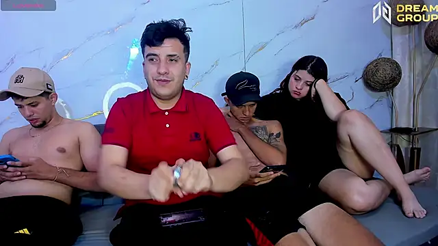 Snapshot of SlimLoves chatting on November 30, 7:51 pm SlimLoves online show from November 30, 7:51 pm