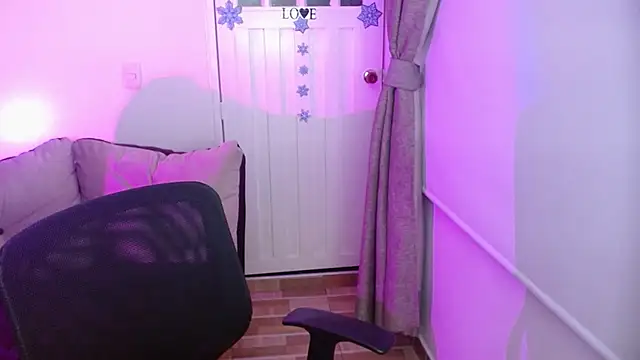 milfrousse online show from February 3, 10:47 am