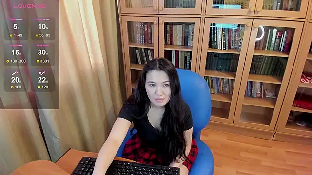 Snapshot of NikkiNSerdron chatting on December 19, 4:56 am NikkiNSerdron online show from December 19, 4:56 am