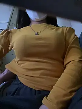 Snapshot of Tuongvy05 chatting on December 16, 3:00 pm Tuongvy05 online show from December 16, 3:00 pm