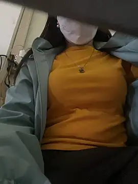 Snapshot of Tuongvy05 chatting on December 17, 5:29 am Tuongvy05 online show from December 17, 5:29 am