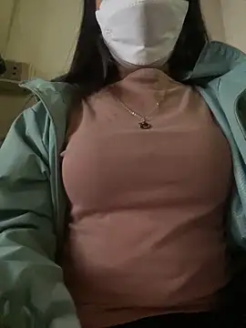 Snapshot of Tuongvy05 chatting on December 17, 5:36 pm Tuongvy05 online show from December 17, 5:36 pm