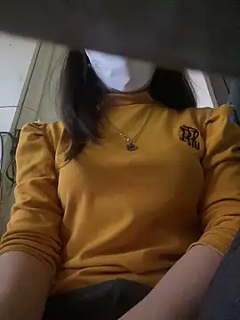 Snapshot of Tuongvy05 chatting on December 20, 2:30 am Tuongvy05 online show from December 20, 2:30 am