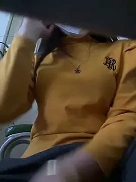 Snapshot of Tuongvy05 chatting on December 20, 5:47 am Tuongvy05 online show from December 20, 5:47 am